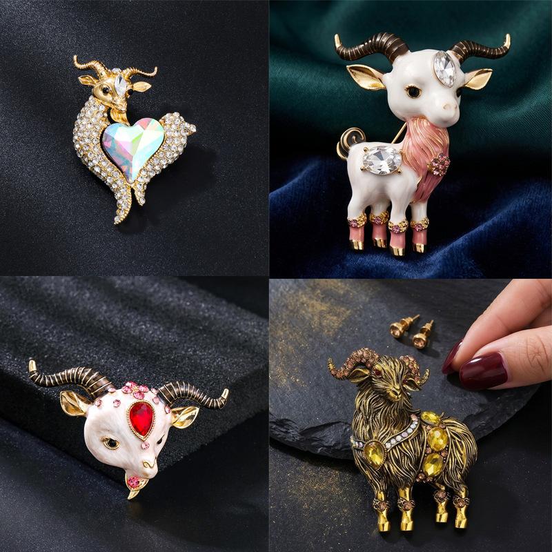 Unique Men'S Formal Wear - Broche de Cabra com Strass Exclusivo,